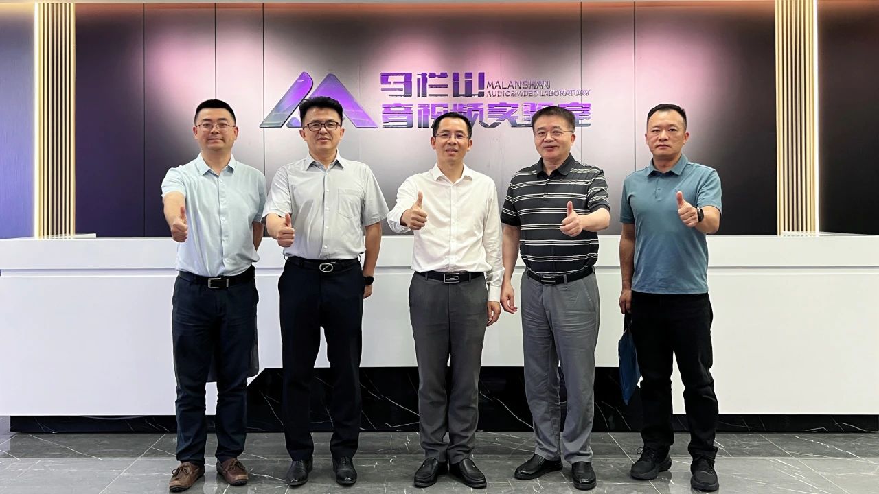 长沙市科技局局长唐继发一行调研实验室 推进文化与科技融合发展